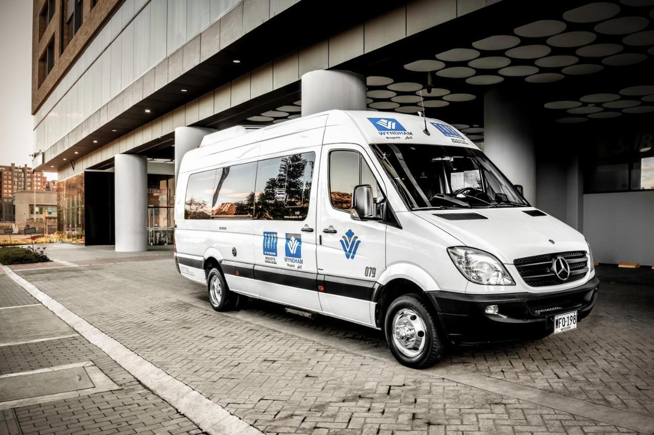 Wyndham Bogota Hotel Exterior photo Mercedes-Benz Sprinter